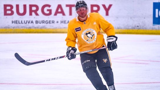 Crosby doesn't scrimmage, Hornqvist cleared taken in Cranberry, Pa. (Penguins)