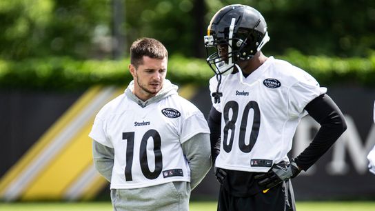 Carter's Classroom: Did Holton splash himself a job? ☕ taken at Rooney Complex (Steelers)