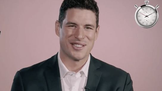 Crosby talks karaoke, favorite TV shows, more taken on the North Shore (Penguins)