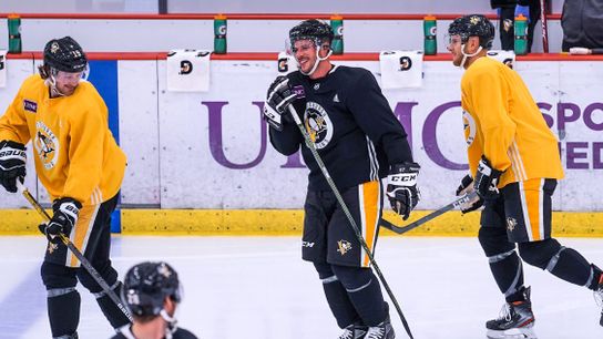 Crosby returns to practice to cheers taken in Cranberry, Pa. (Penguins)