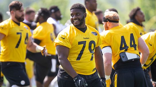 Carter's Classroom: Hargrave brings balance to D-line  ☕ taken at Highmark Stadium (Steelers)