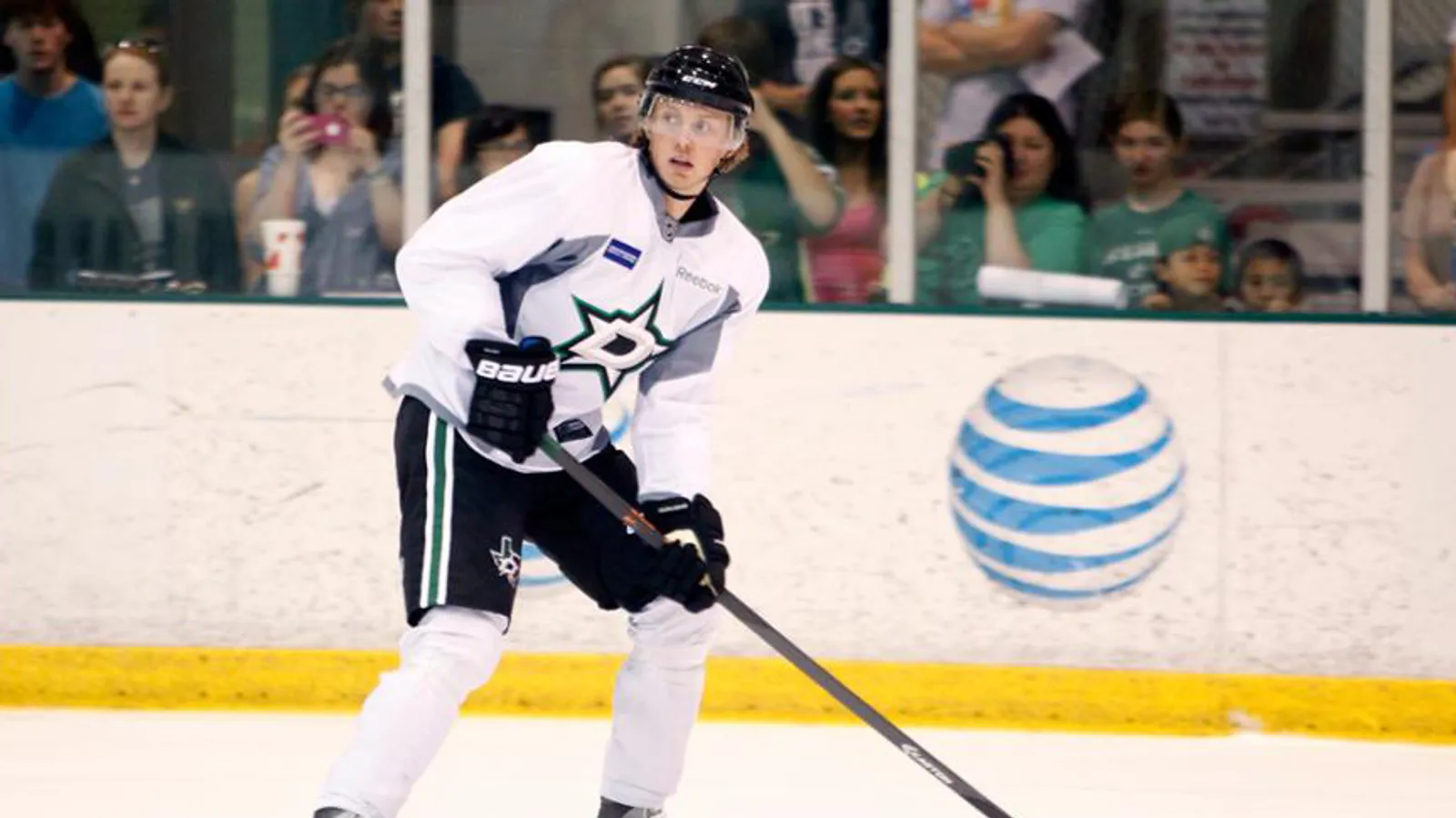 Minor-league D-man acquired from Stars taken in Detroit (Penguins)