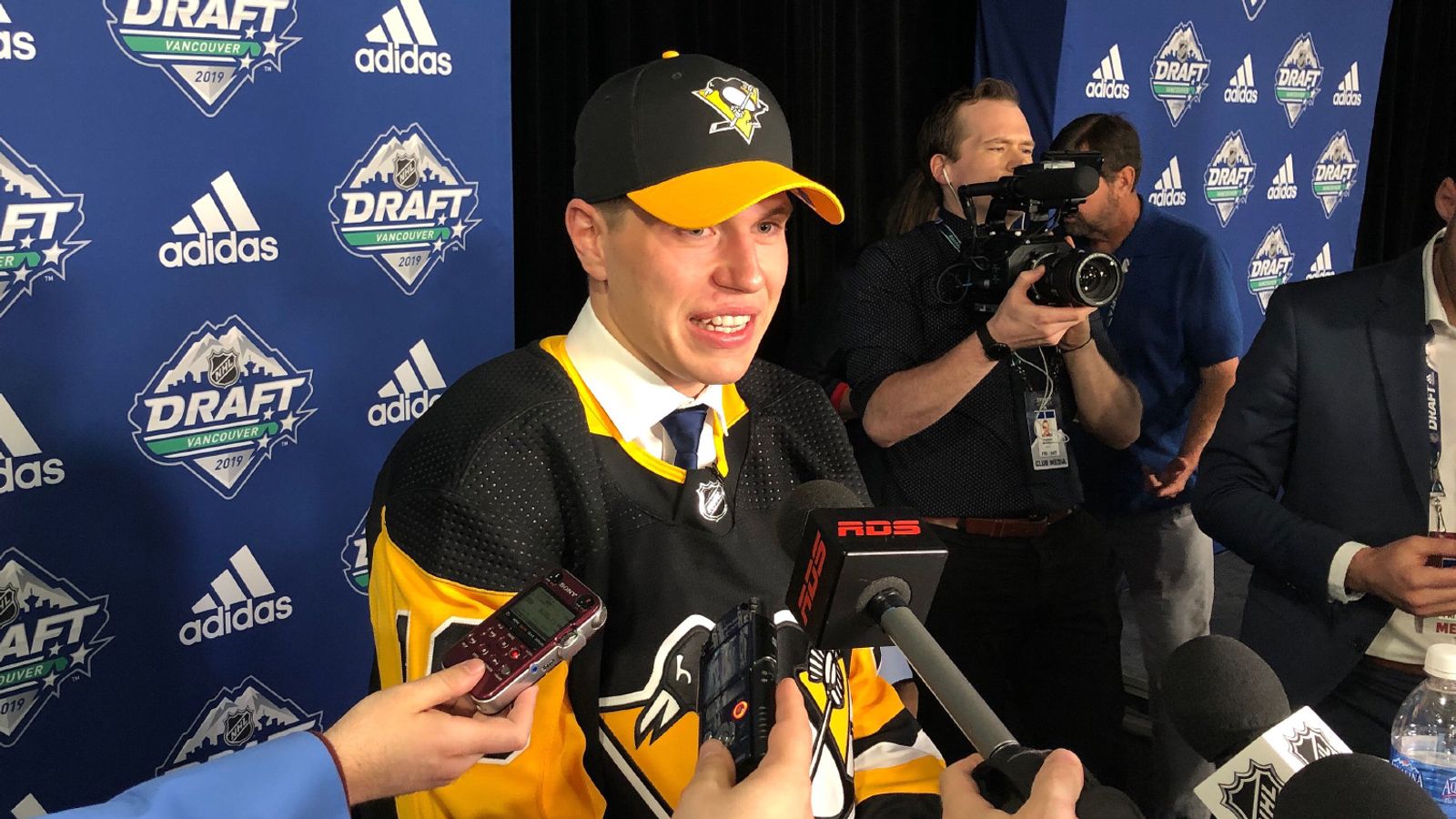 First-round pick Poulin powers way into Penguins' future ☕