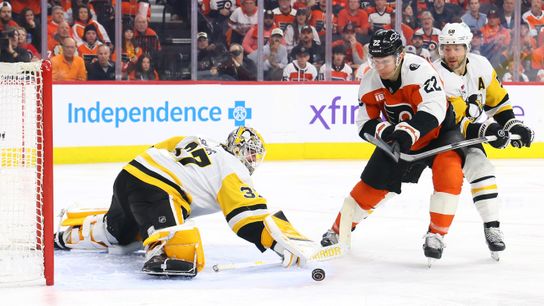 Silovs seizes his playoff shot taken Philadelphia. Photo by GETTY