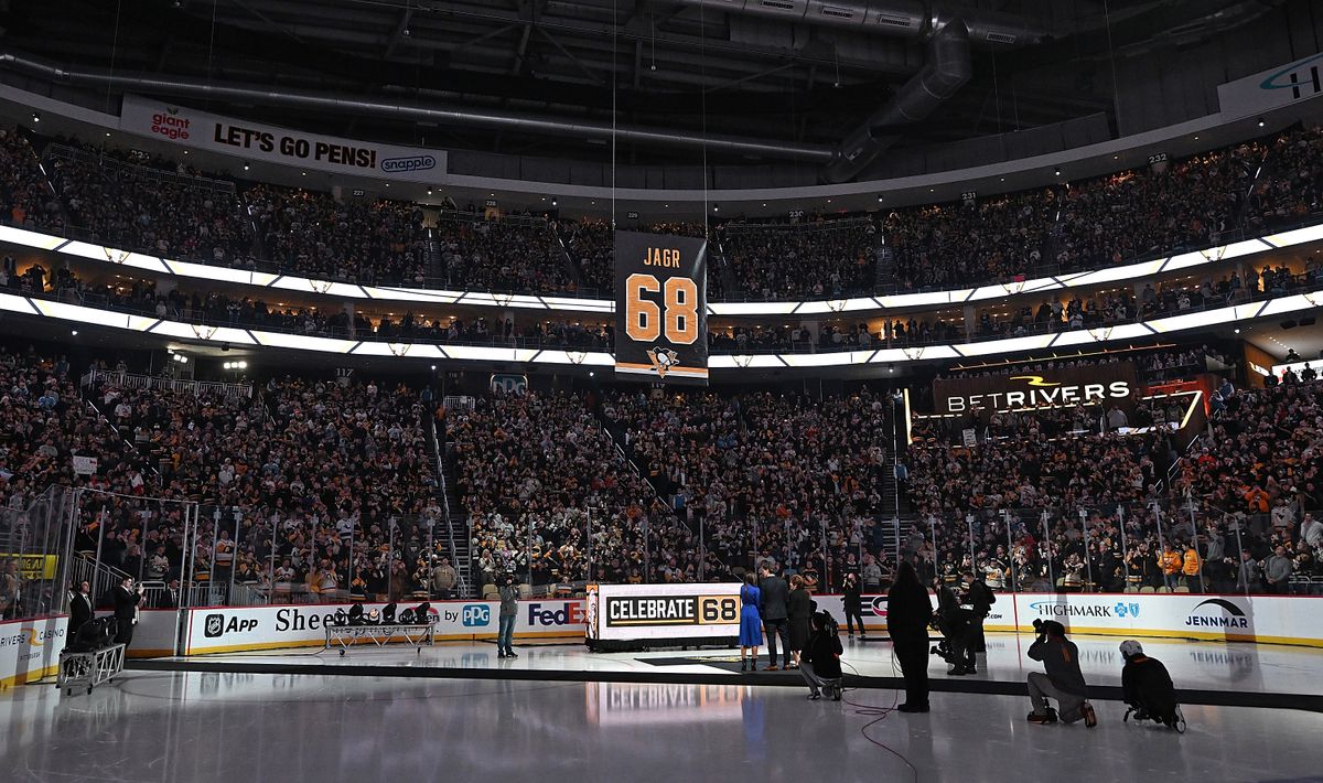 Jaromir Jagr's banner raised to the PPG Paints Arena rafters on Sunday