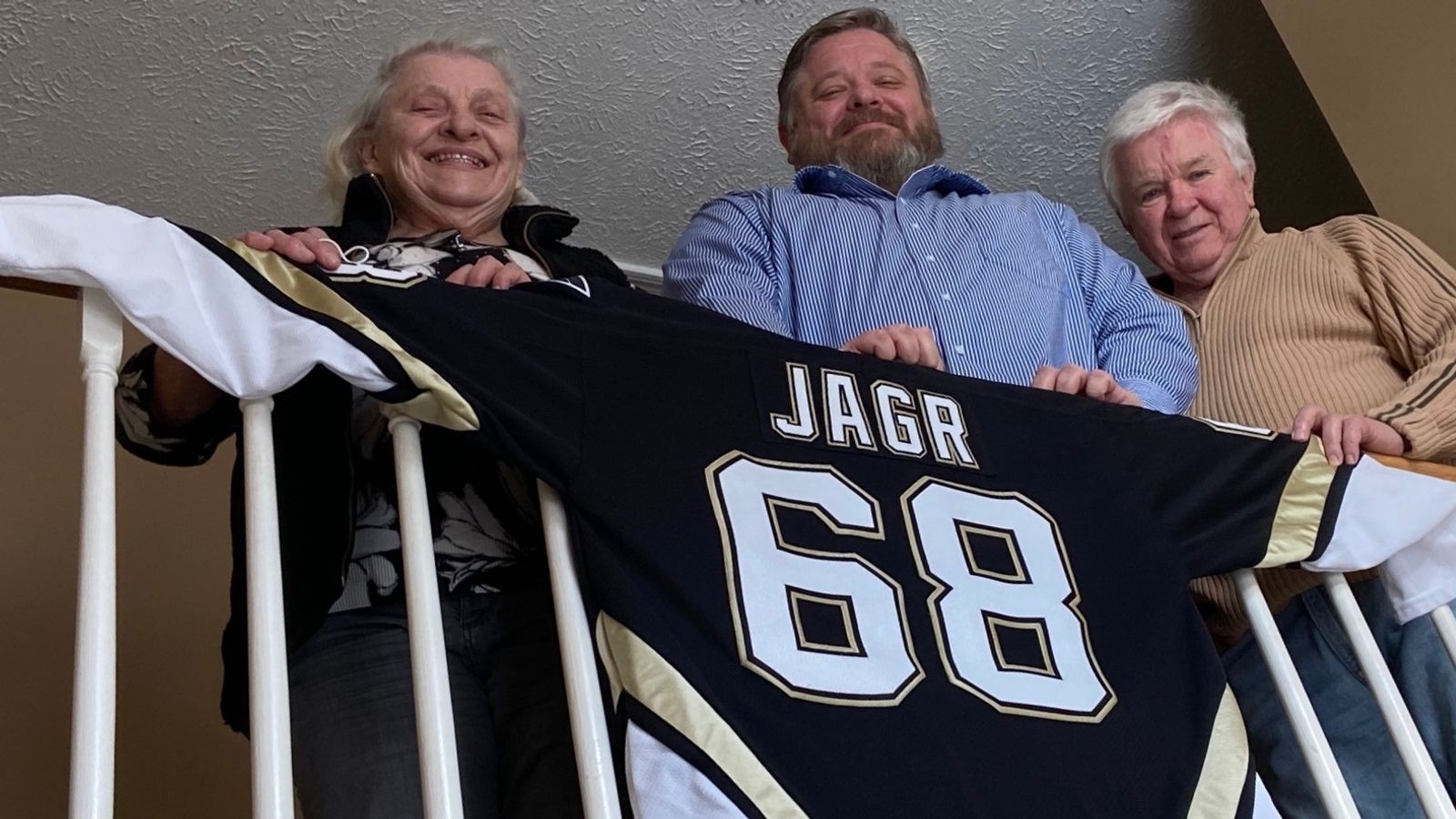 Jaromir Jagr's keepers: Untold stories from the family that