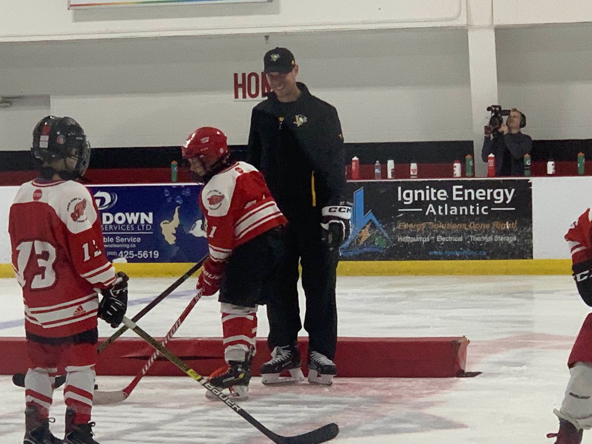 Sidney Crosby teaches at the Penguins' youth clinic in Cole Harbour